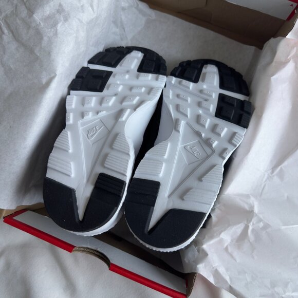 Nike Huarache Run (GS) Black/White Size 5.5Y - Picture 4 of 6
